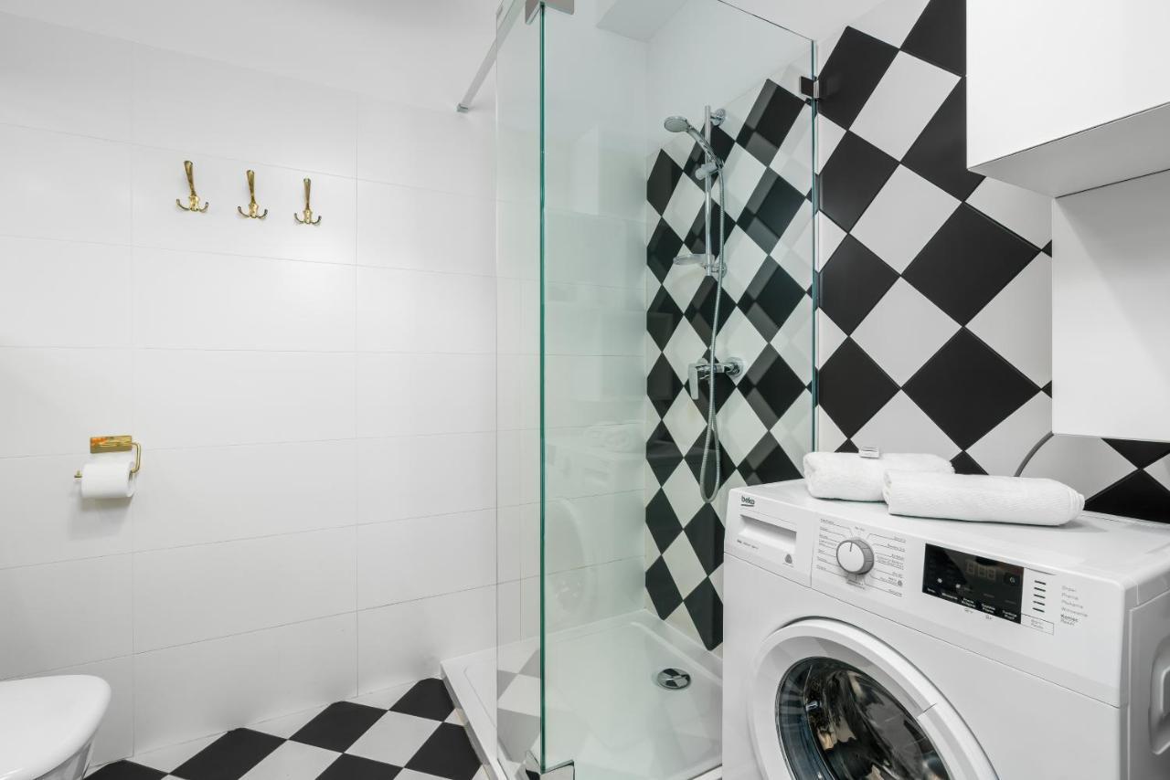Apartment Poznan Mtp Chelmonskiego By Noclegi Renters Екстер'єр фото